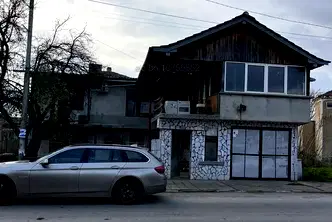 Къща в Пловдив, Съединение