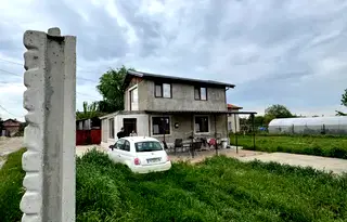 Къща в Пловдив, Съединение