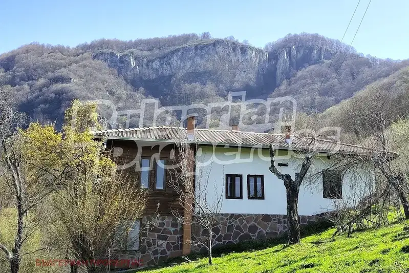 House with 2 bedrooms and panoramic view in Teteven