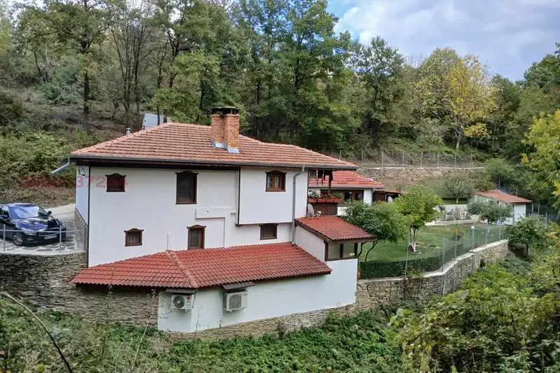 House with 4 bedrooms and yard in Tryavna, Gabrovo region