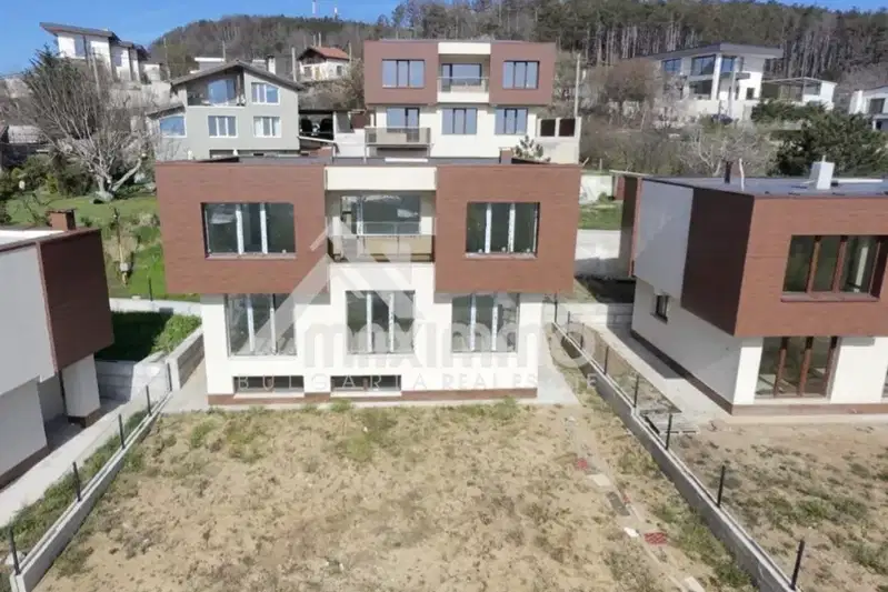 House in Varna, Akchelar