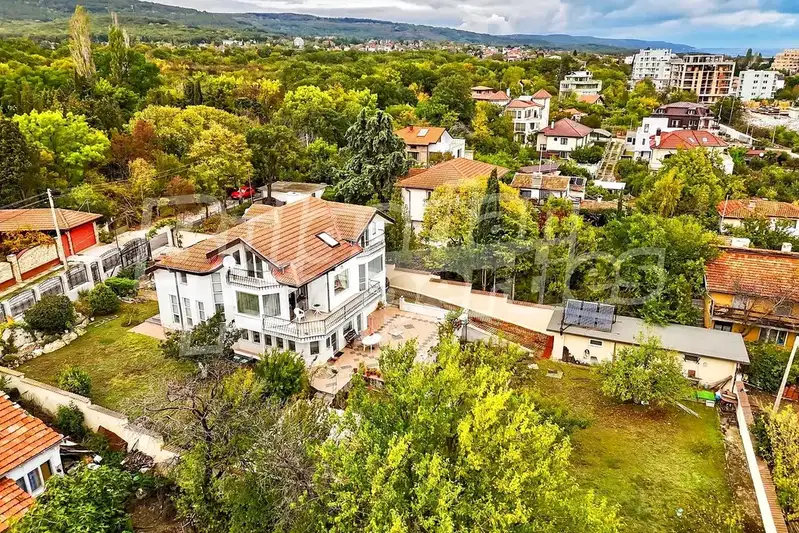 House in Varna, Alen Mak