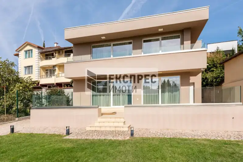 House in Varna, Evksinograd