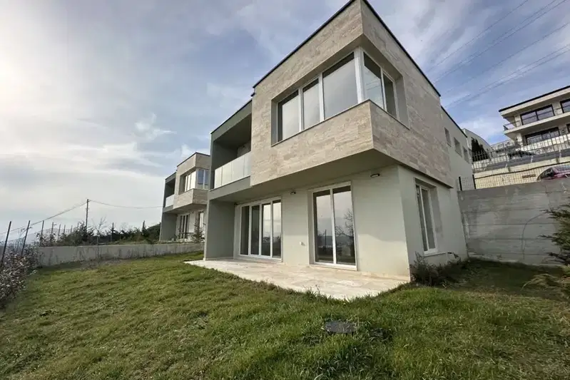 House in Varna, Pchelina