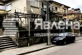 Къща във Велико Търново, Център