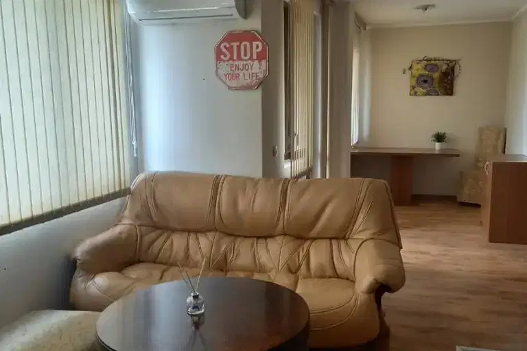Office in Pazardjik, Idealen Centyr