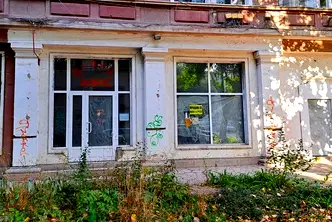 Офис в Перник, Център