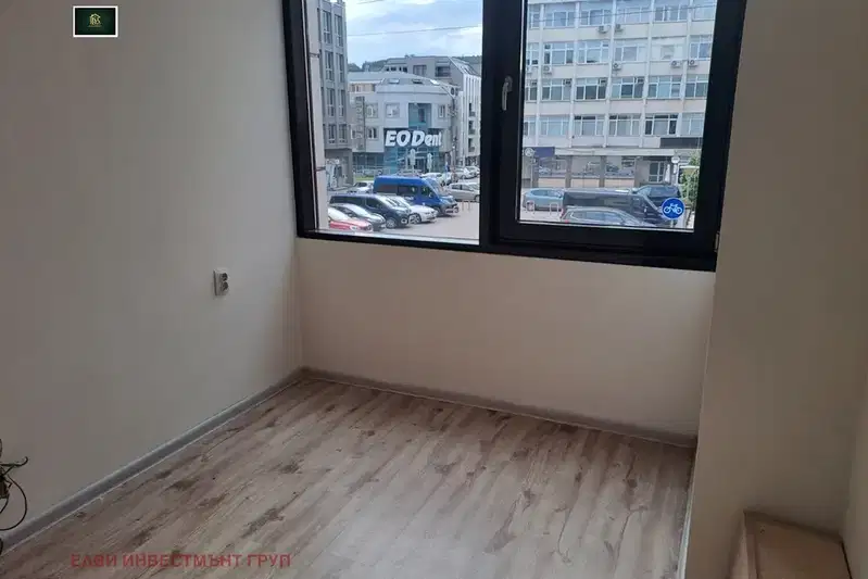 Office in Pernik, Centyr
