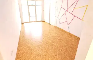 Офис в Перник, Изток