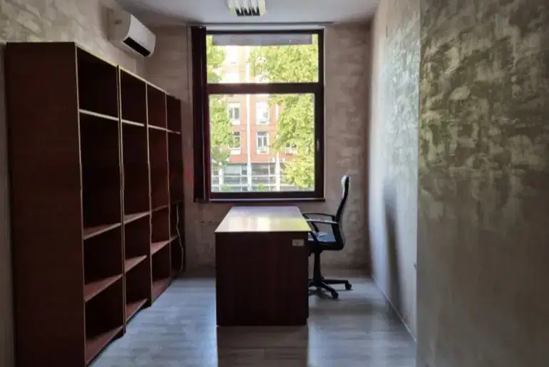 Office in Pleven, Idealen Centyr