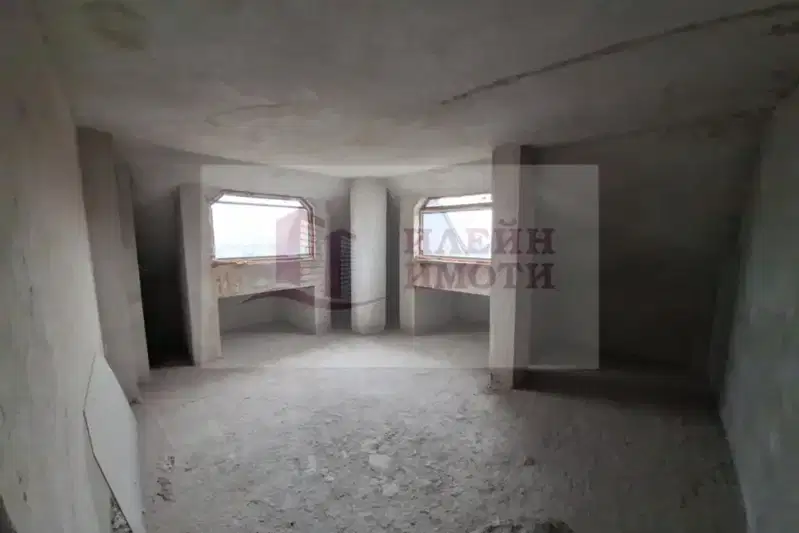 Офис в Русе, Център