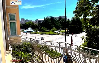 Офис в Русе, Център