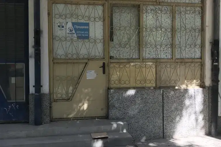 Офис в Русе, Хъшове