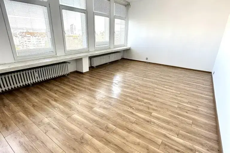 Офис в София, Бъкстон