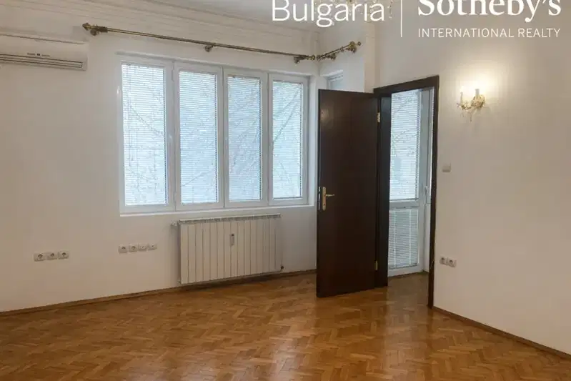 Office in Sofiya, Centyr