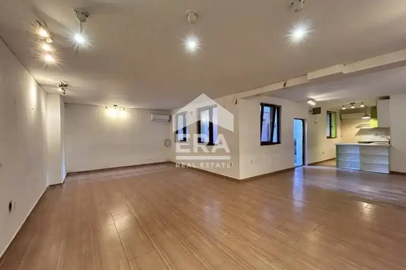 Office in Sofiya, Centyr