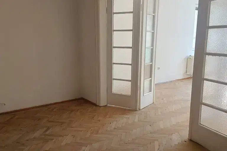 Офис в София, Център
