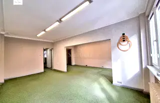 Офис в София, Докторски паметник
