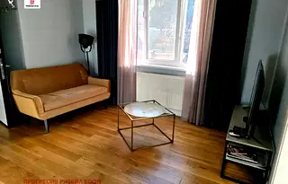 Офис в София, Докторски паметник