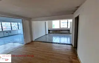Офис в София, Хладилника