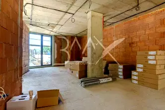 Офис в София, Кръстова вада