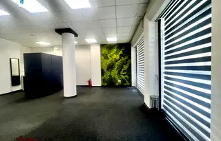 Офис в София, Лагера
