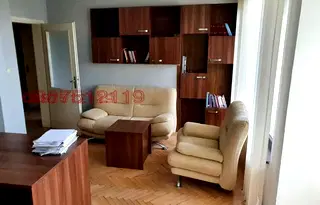 Офис в София, Лагера