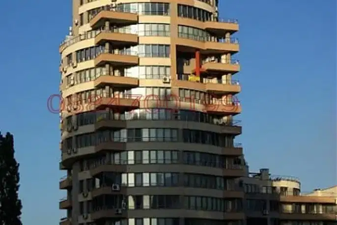 Офис в София, Изток