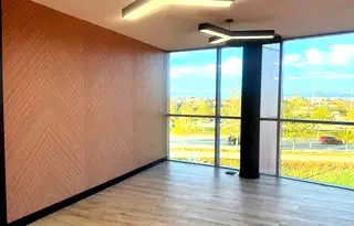 Офис в София, Враждебна