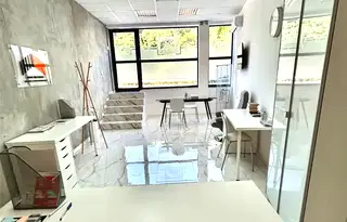 Офис във Варна, Център