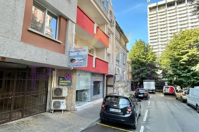 Офис във Варна, Център