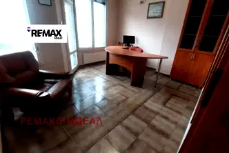 Офис във Варна, Център