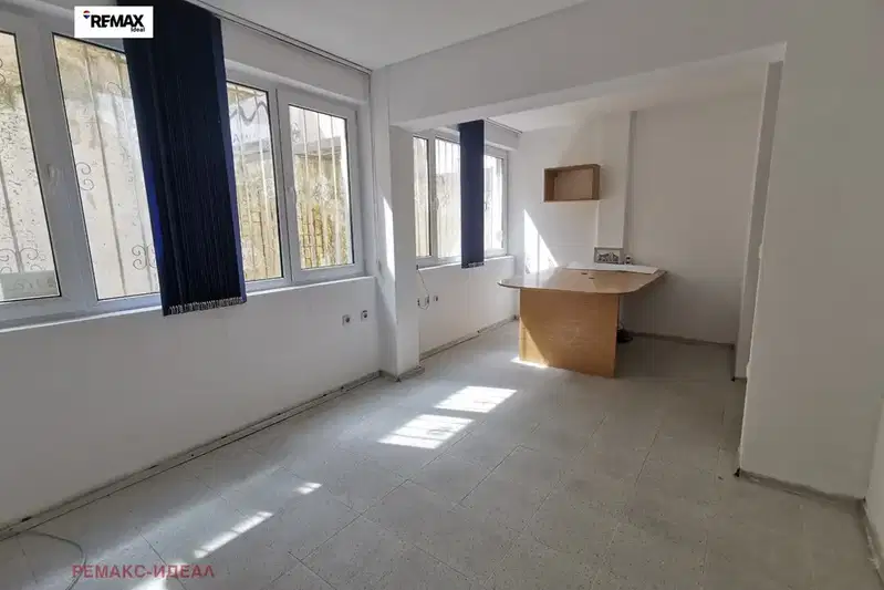 Office in Varna, Centyr