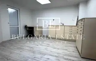 Офис във Варна, Колхозен пазар