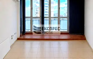 Офис във Варна, Лятно кино Тракия