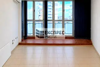 Офис във Варна, Лятно кино Тракия