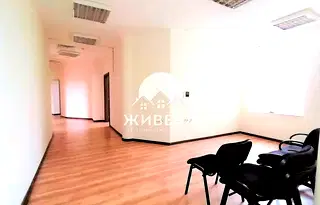 Офис във Варна, Операта