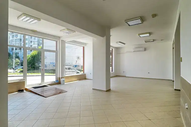 Офис във Варна, Владислав Варненчик 1