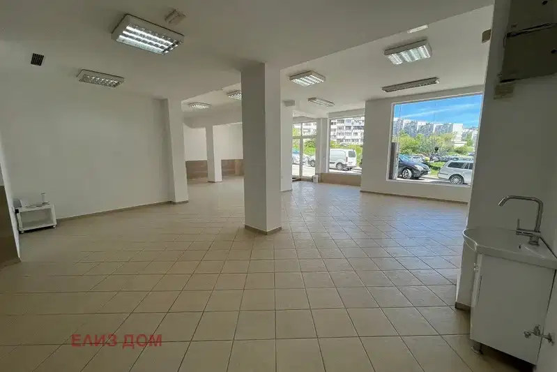 Офис във Варна, Владислав Варненчик 2