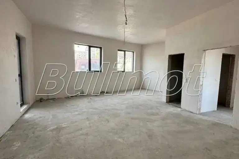 Офис във Варна, Възраждане 4