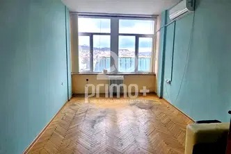 Офис във Велико Търново, Център