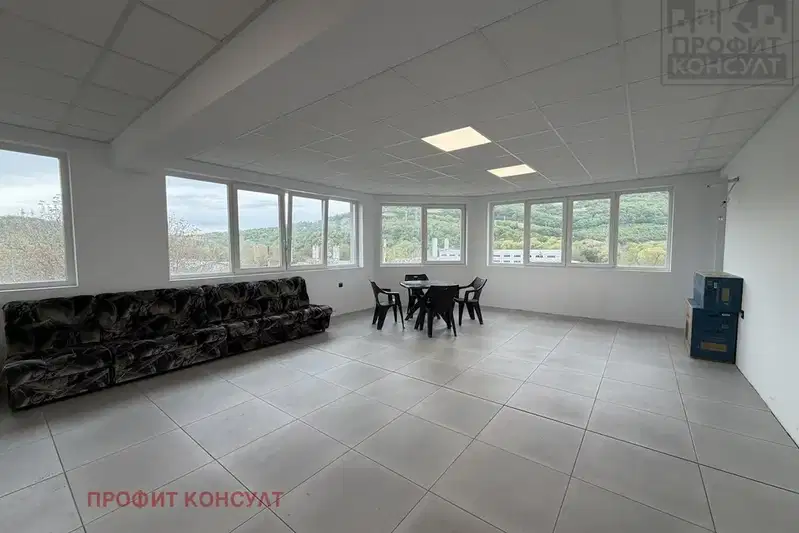 Office in Veliko Tyrnovo, Cholakovci