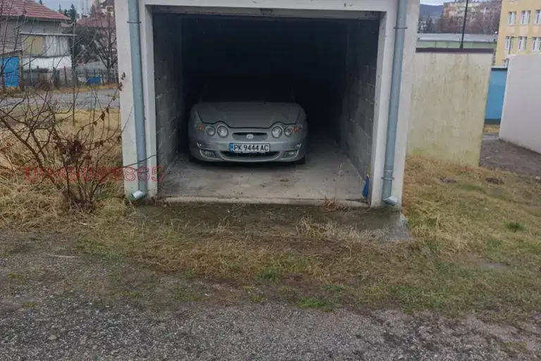 Garage/Parking in Pernik, Iztok