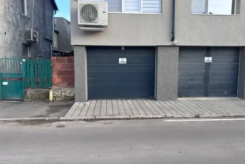 Garage/Parking in Ruse, Centyr