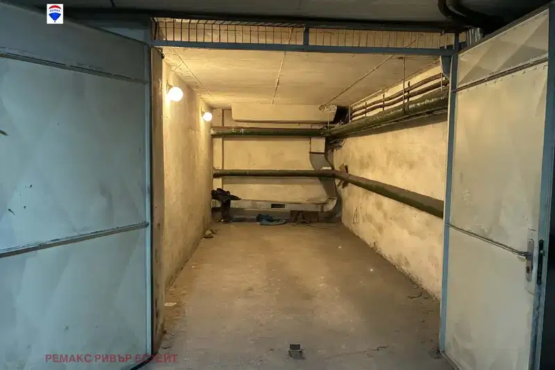 Garage/Parking in Ruse, Centyr