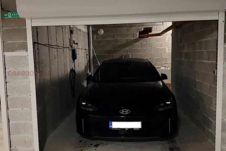 Garage/Parking in Ruse, Centyr