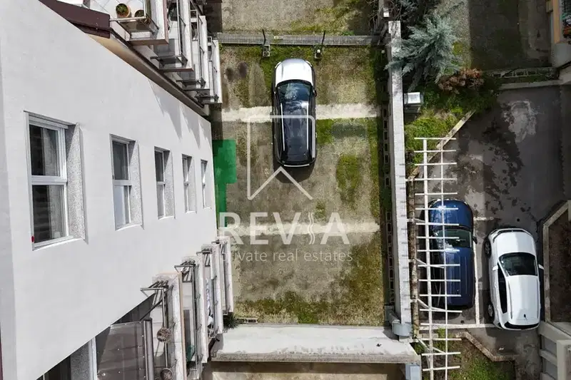 Garage/Parking in Sofiya, Banishora