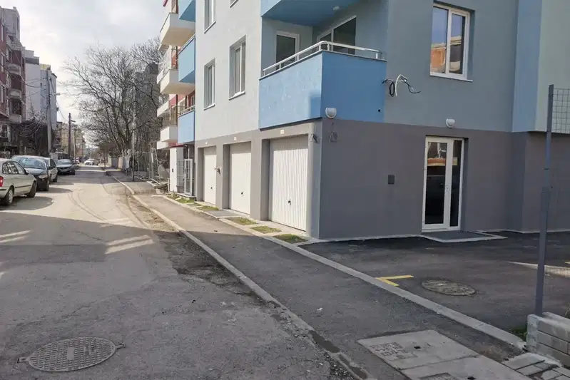 Garage in Sofia, Nadejda 4