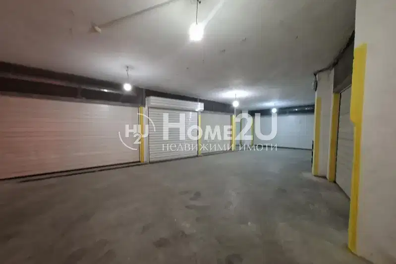 Garage/Parking in Varna, Centyr