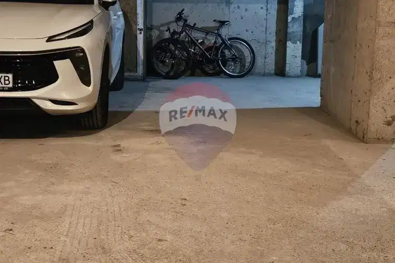 Гараж/Паркомясто във Варна, Погреби